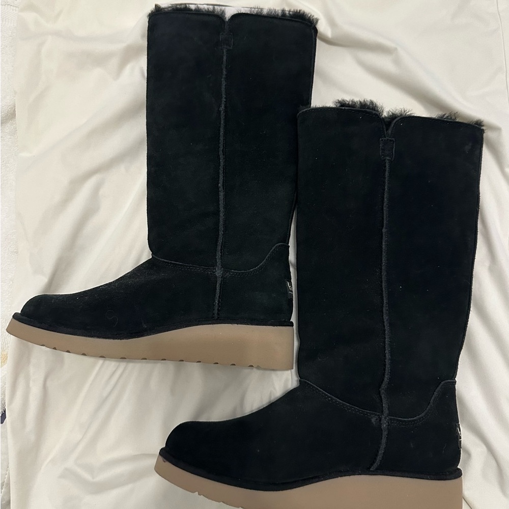 NWOT Koolaburra Ugg Boots Size 5